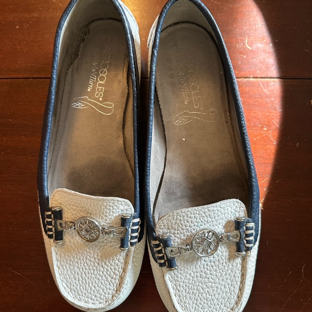 Aerosoles White and Navy loafers Size 8
